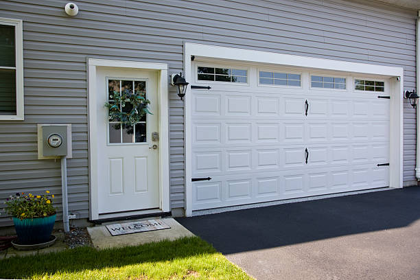 24/7 Emergency Garage Door Panel Replacement experts in Essex Village, CT
